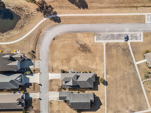 3rd image of 106 Finch Loop