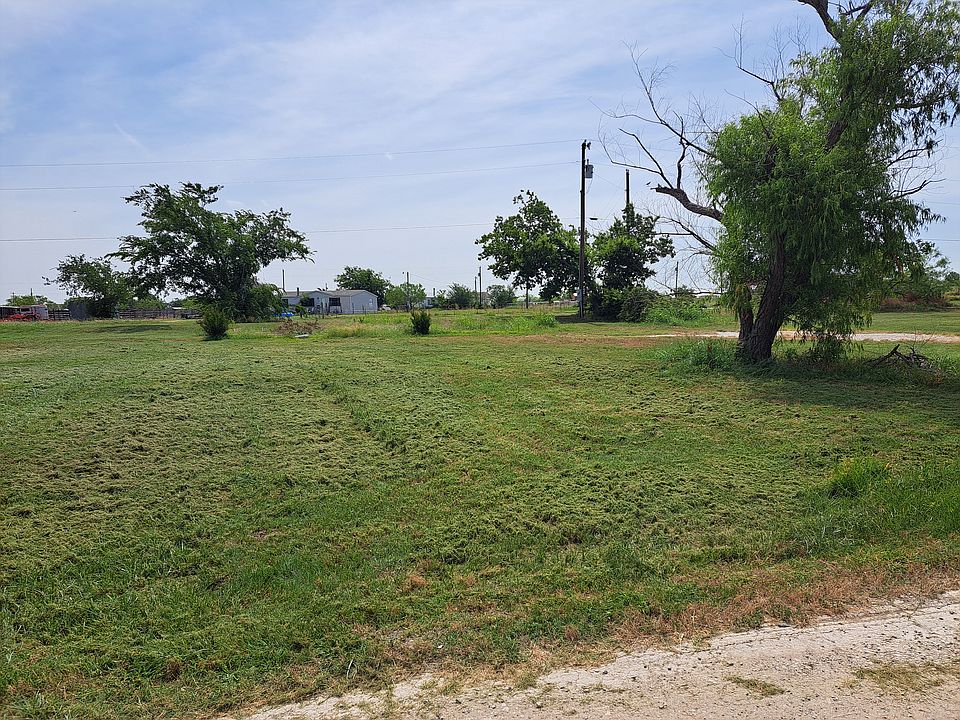View of vacant lot from the street. Ready for your mobile home!
