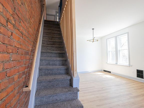 4th image of 2111 Penn St
