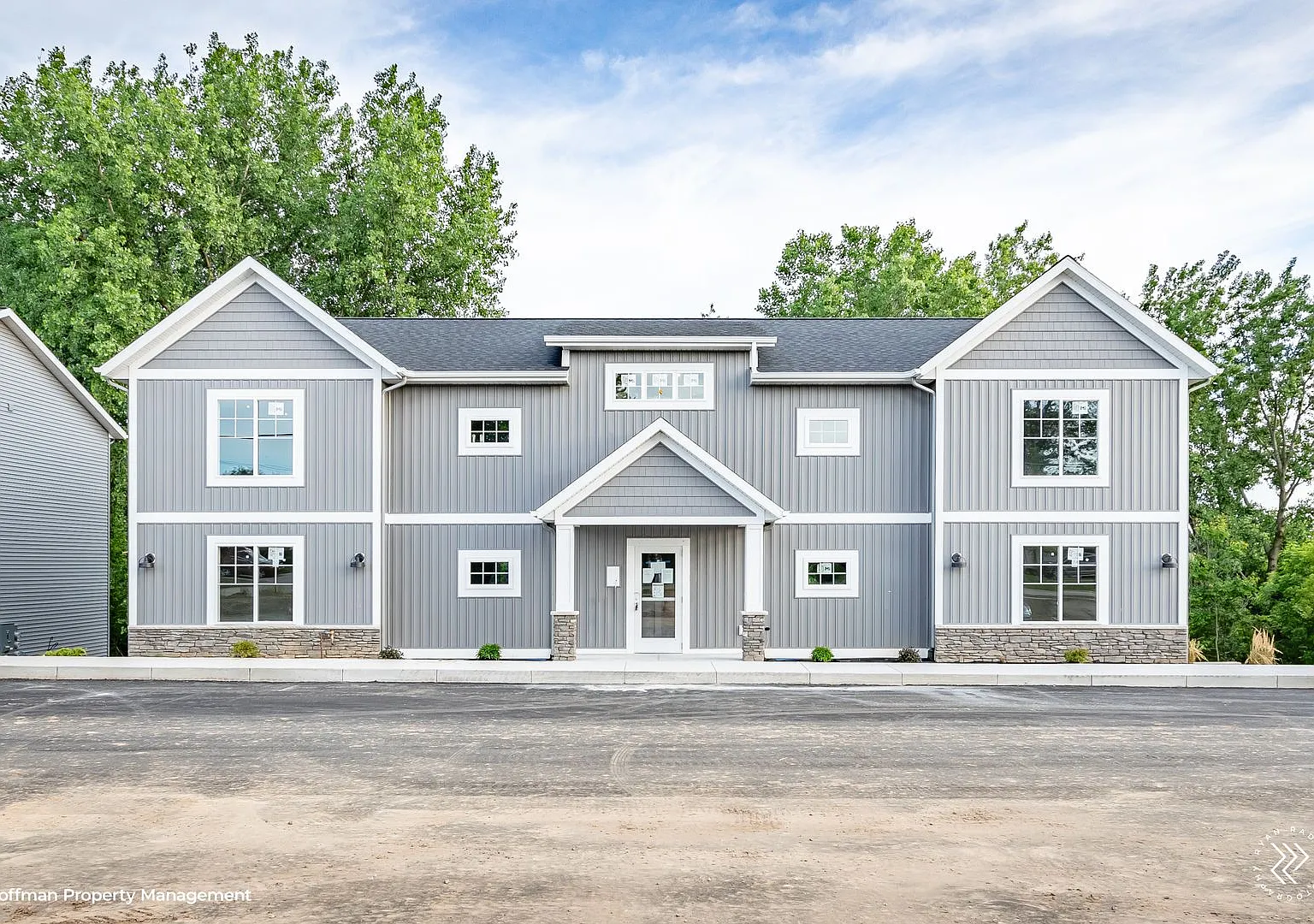 4 Mile Place — Photo 1