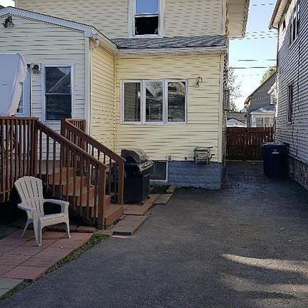 5th image of 125 Trowbridge St