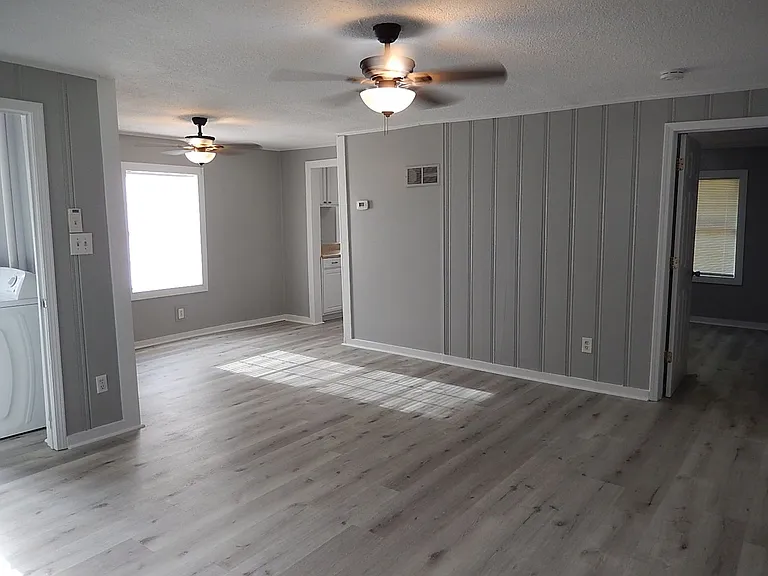 1519 Pepper Dr — Photo 3