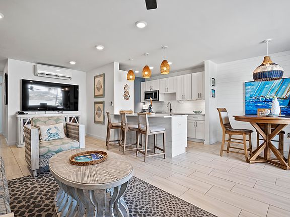 4th image of 312 Secret Harbor Rd