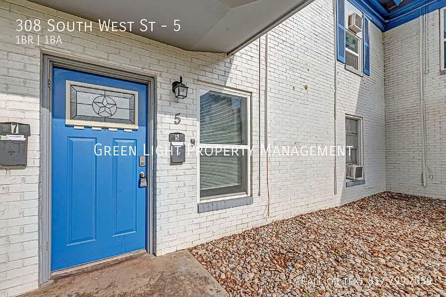 Updated 1-Bd Apartment steps from Downtown Arlington & UTA! — Photo 3