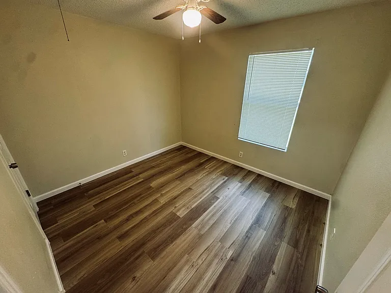 510 Kern Rd — Photo 16