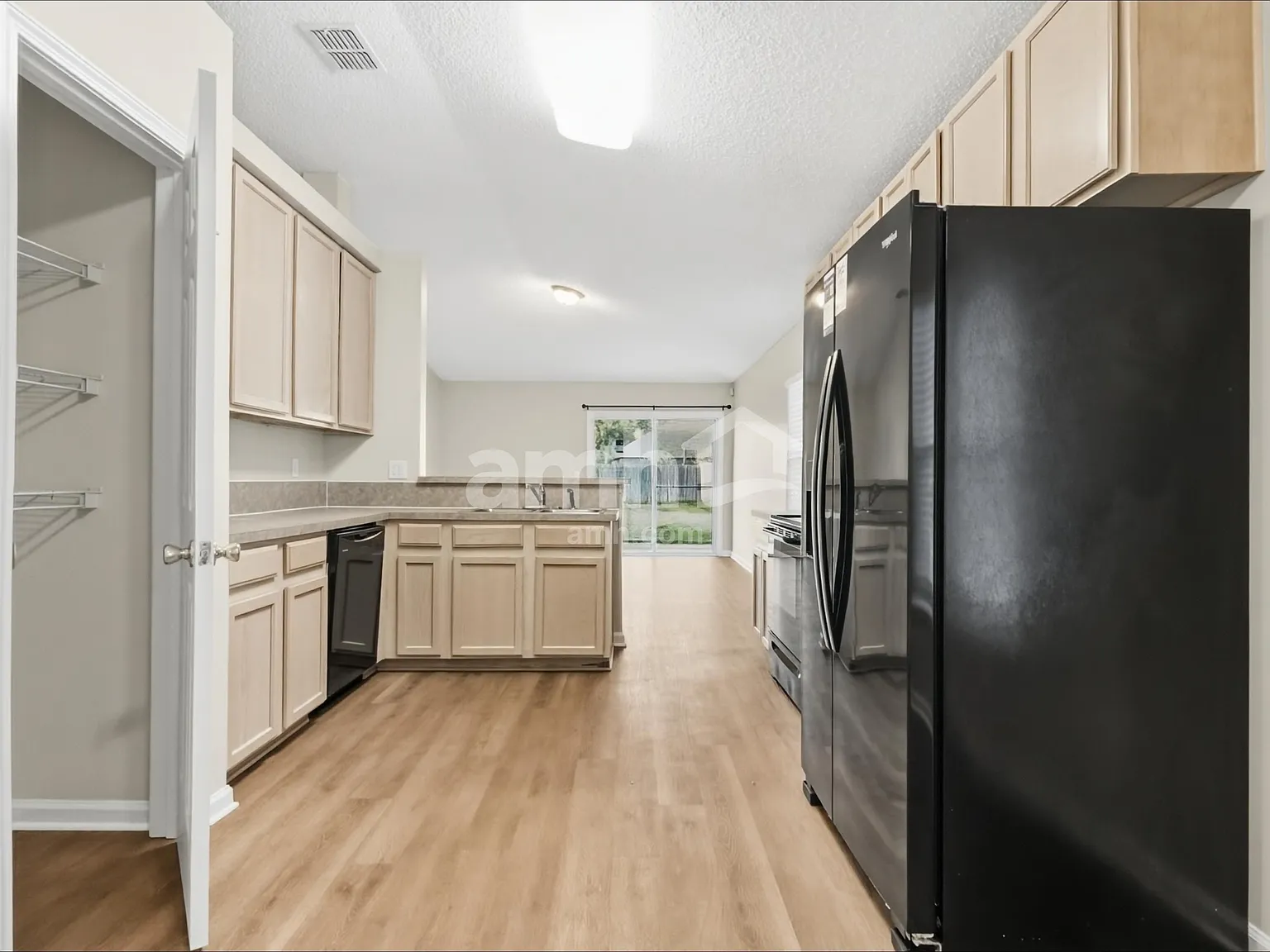 4 bed, 2.0 bath, 1768 sqft, $2,205 — Photo 3