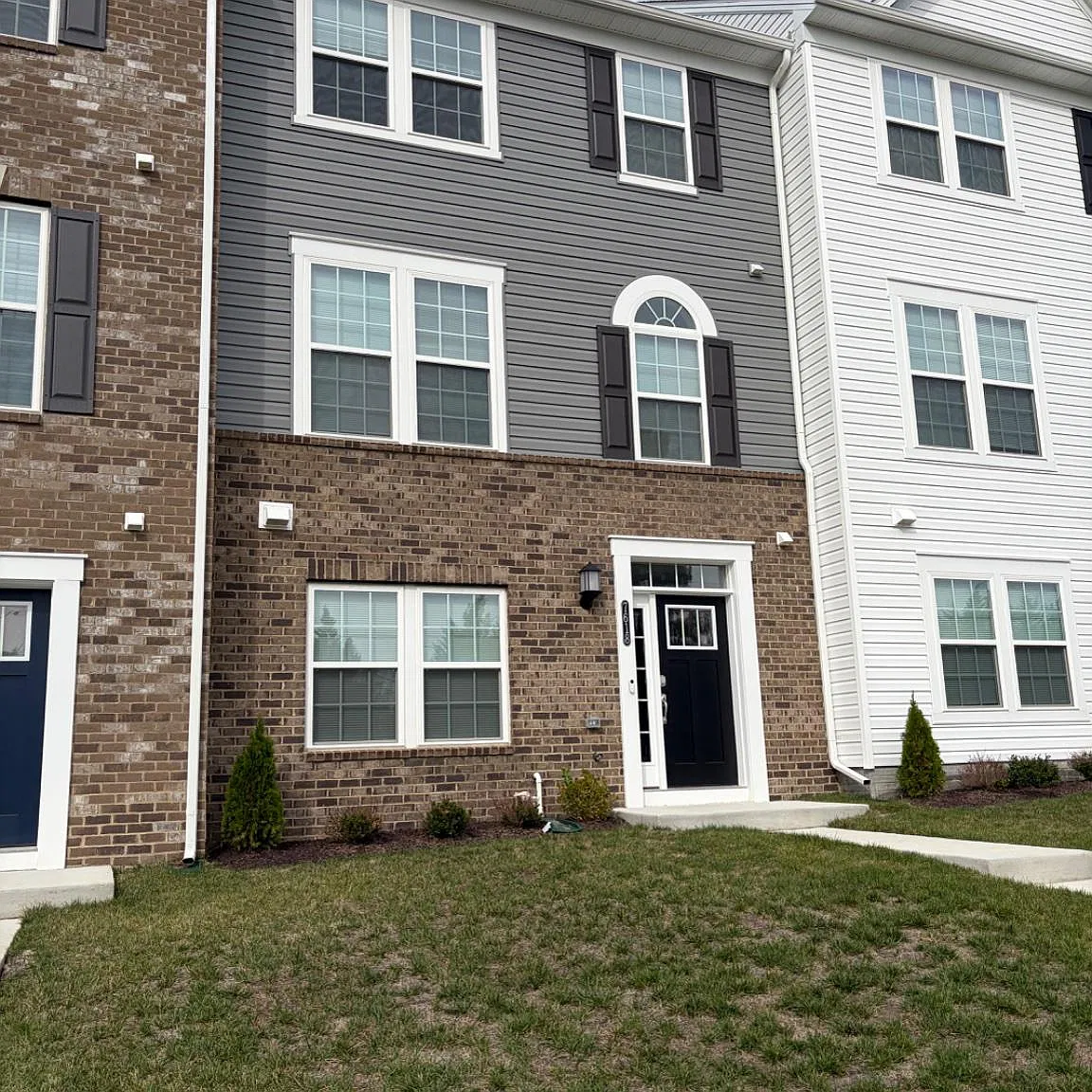 4 bed, 3.5 bath, 1958 sqft, $3,100 — Photo 2