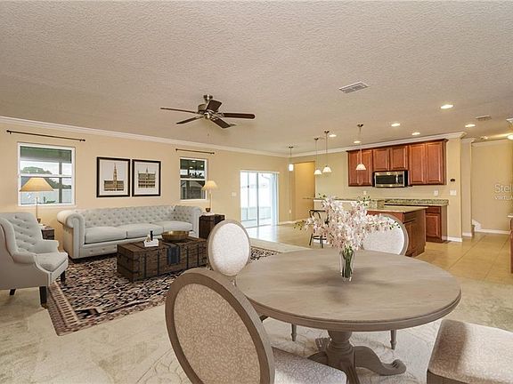 2nd image of 903 Killarney Ln