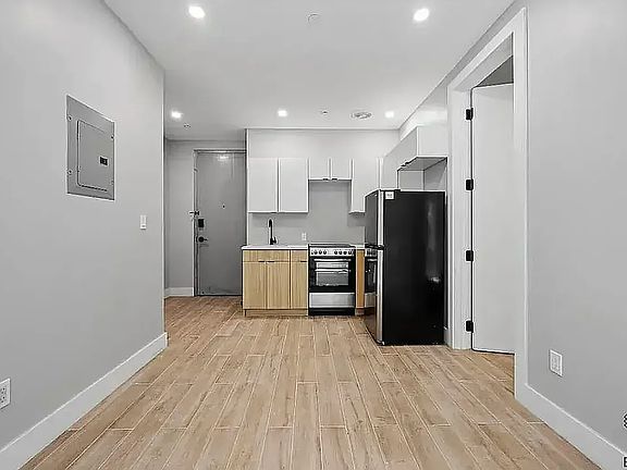 5th image of 809 Midwood St #3D