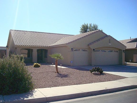 3 car garace with built in cabinets
