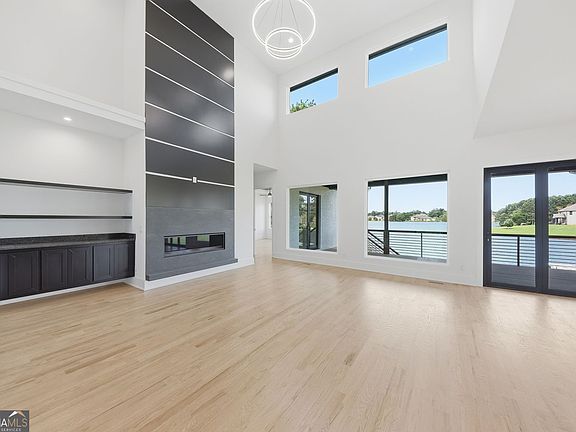 4th image of 2453 Lake Erma Dr