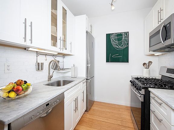 3rd image of 209 W 118th St APT 4D