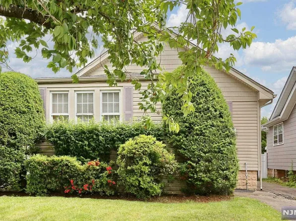 114 Harcourt Ave, Bergenfield, NJ 07621