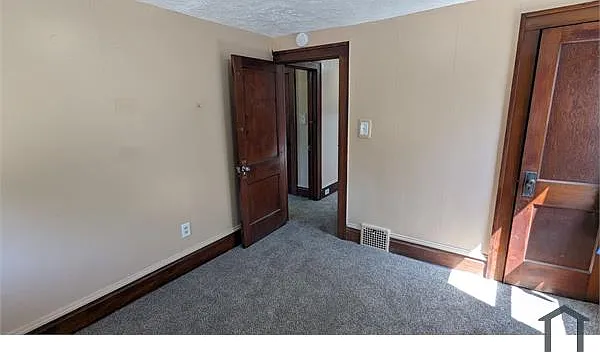 443 W Thornton St — Photo 19