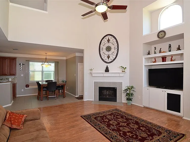 4401 Caledonia Creek Ln — Photo 6