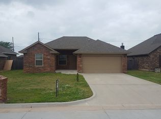 1009 Ridgeway Dr, Moore, OK 73160
