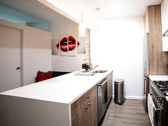 3rd image of 42 Peck Slip APT 4D