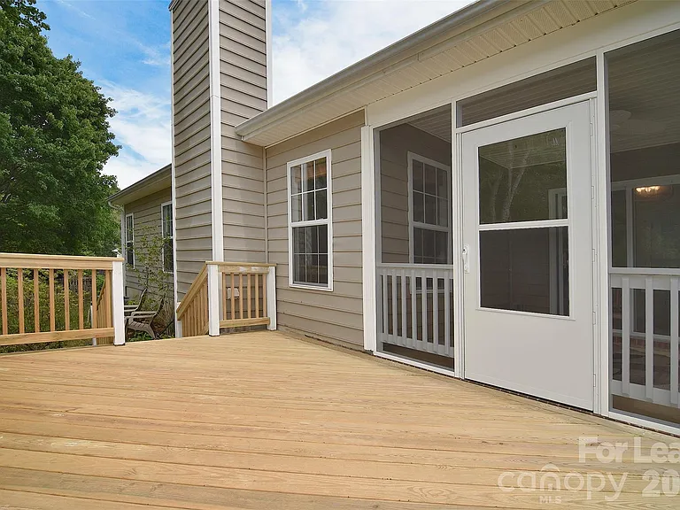 550 Carlisle Dr — Photo 33
