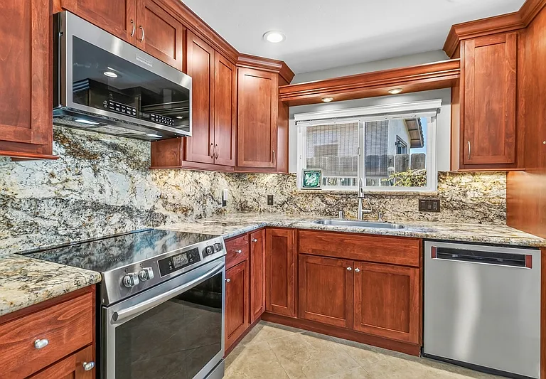 1115 Sayles Ct — Photo 11