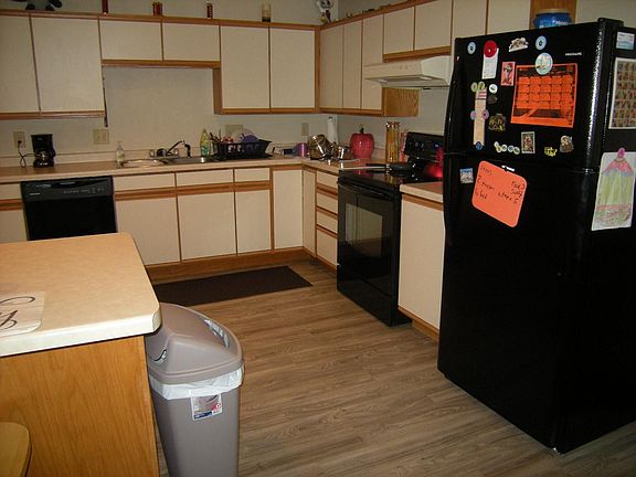 3rd image of 767 E 5th St #1
