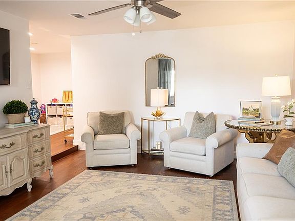 4th image of 3812 Haring Rd