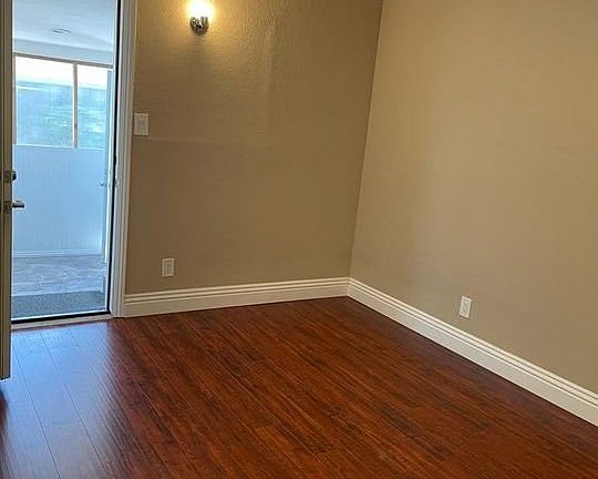 4th image of 544 Mignot Ln Unit 2