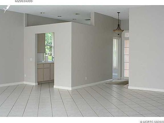 3rd image of 2198 SW Mayflower Dr