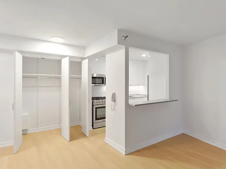 75 W End Ave #S7J — Photo 7