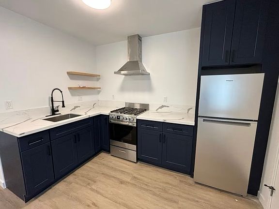 2nd image of 552 S Oakland Ave #101