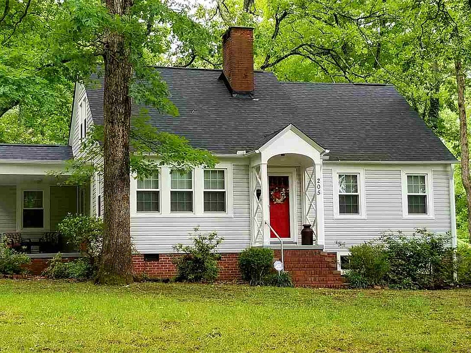 1st image of 205 E Park Dr