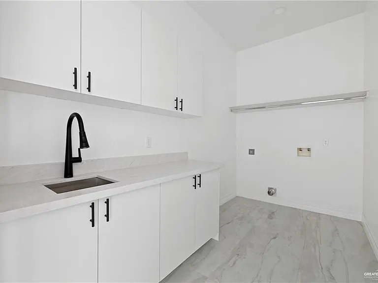 3816 Zimmerus Ave — Photo 23