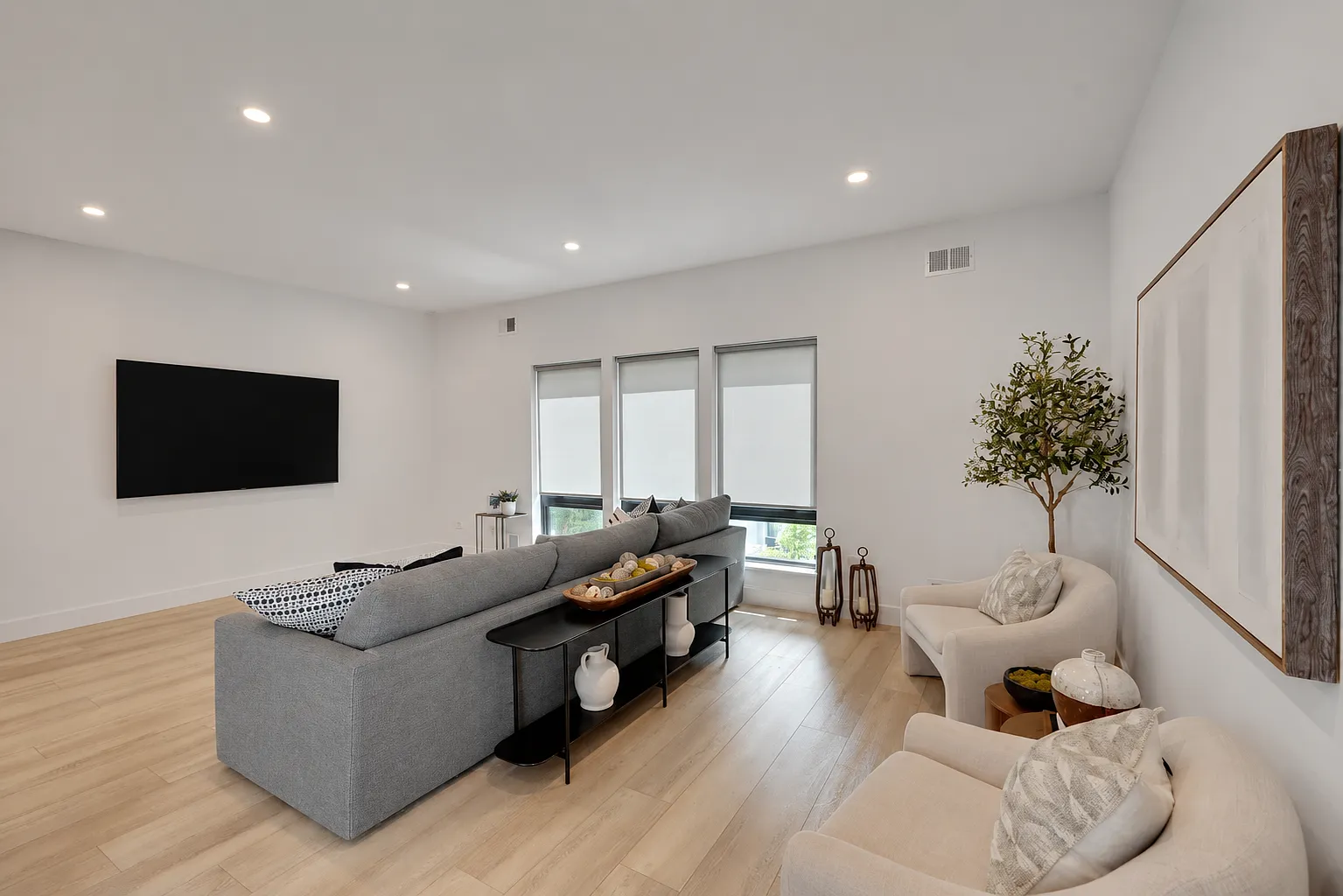 2 bed, 2.5 bath, 2200 sqft, $4,700 — Photo 2