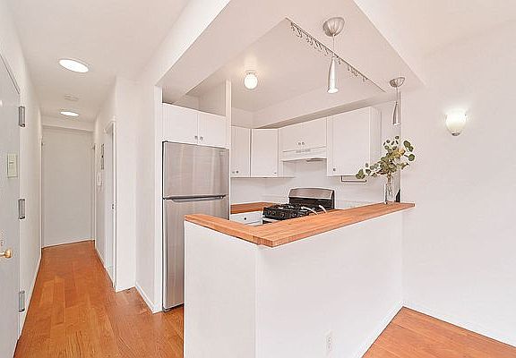 5th image of 54 Saint Felix St Floor 3