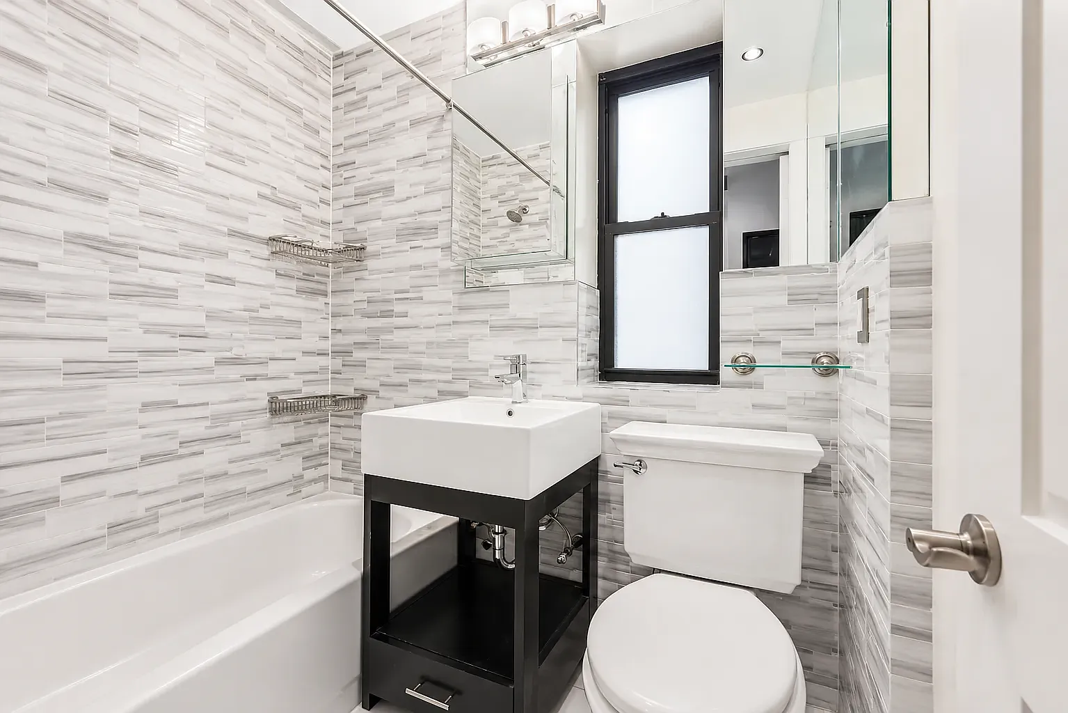 60 Avenue B — Photo 4