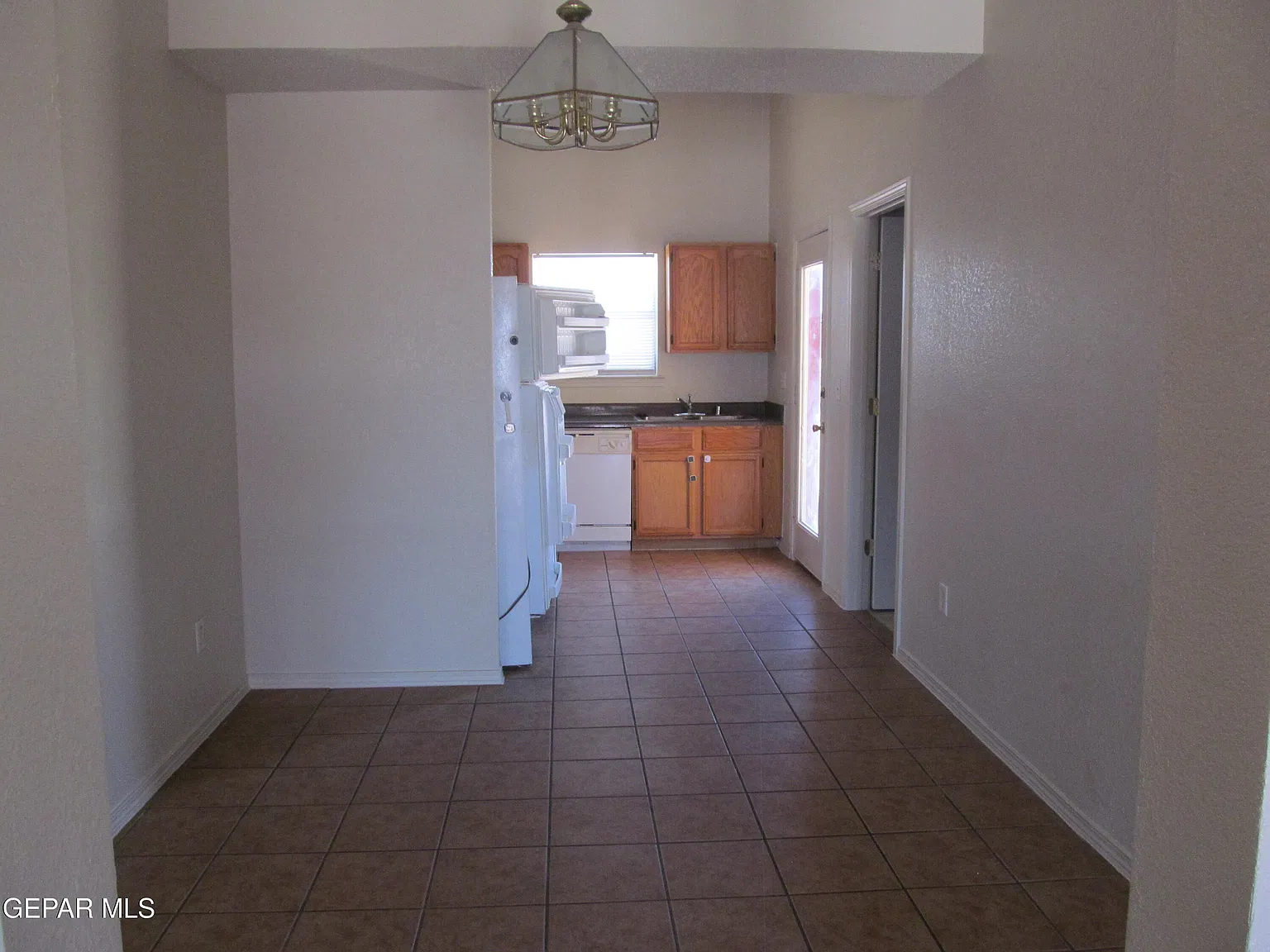 3 bed, 2.0 bath, 1092 sqft, $1,400 — Photo 2