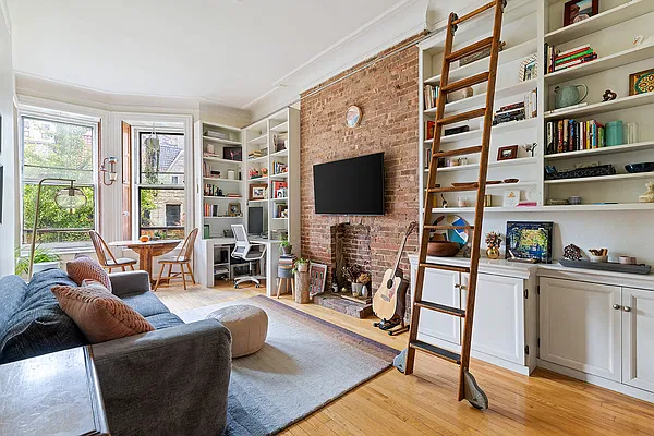 Rented by SERHANT. | media 1