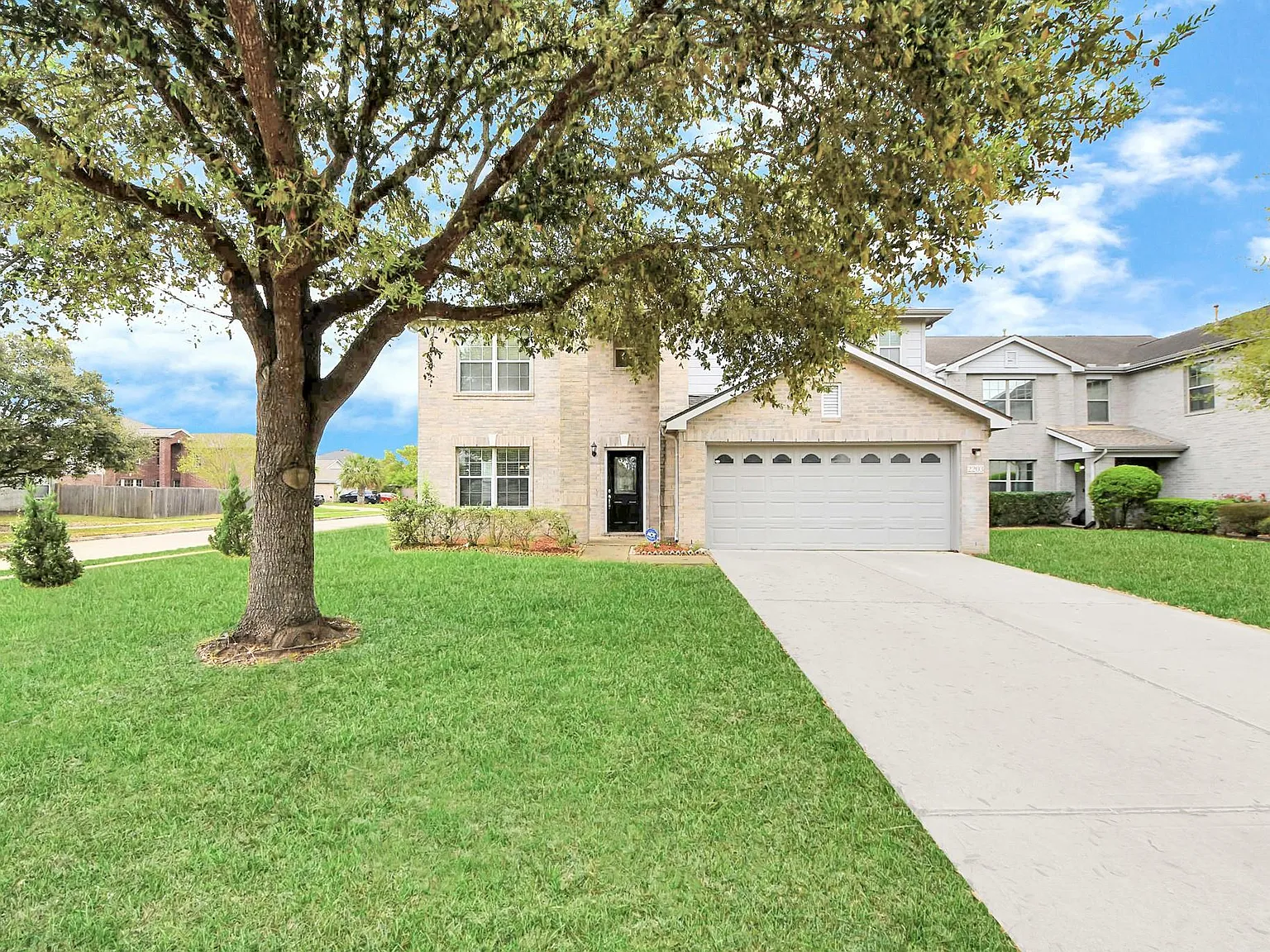 4 bed, 2.5 bath, 2832 sqft, $2,500 — Photo 4