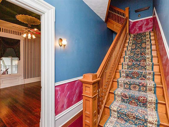 4th image of 411 1st Ave NE