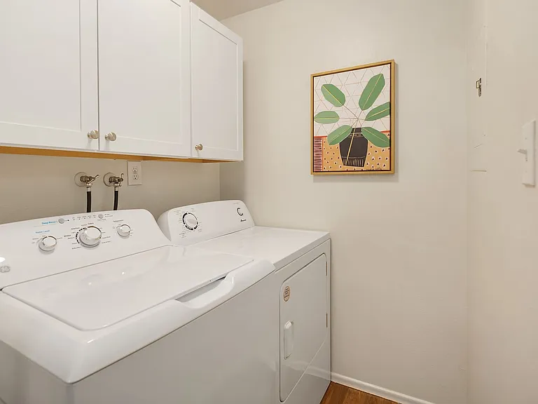 830 Sunrise Pl SW #E — Photo 11