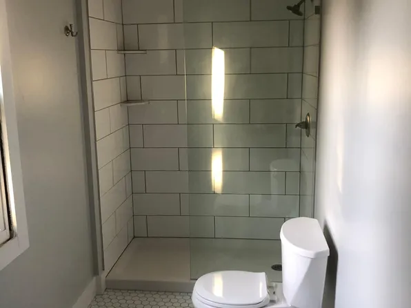 1114 E Grove St #2, Bloomington, IL 61701