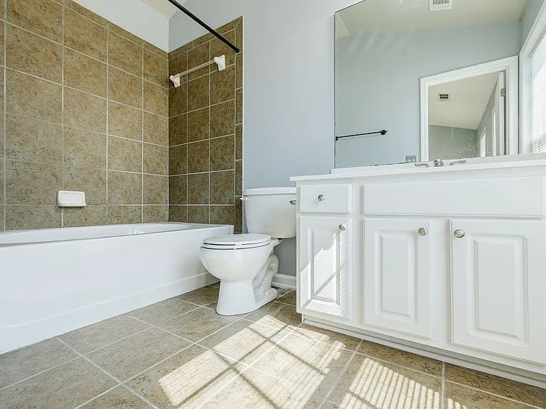 1372 Thornborough Dr — Photo 23