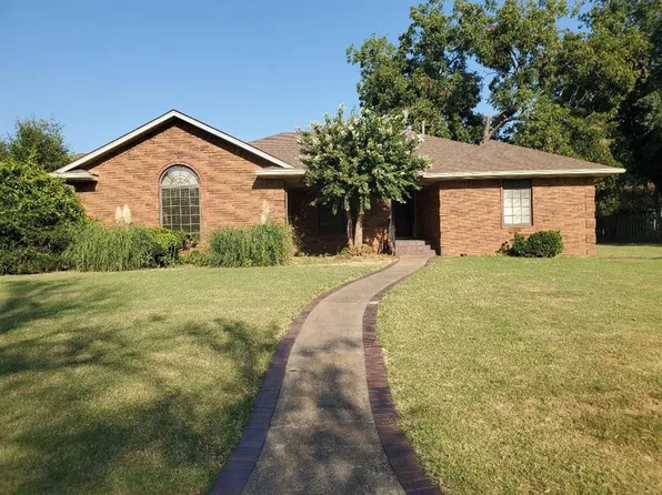 602 S 5th St, Okemah, OK 74859