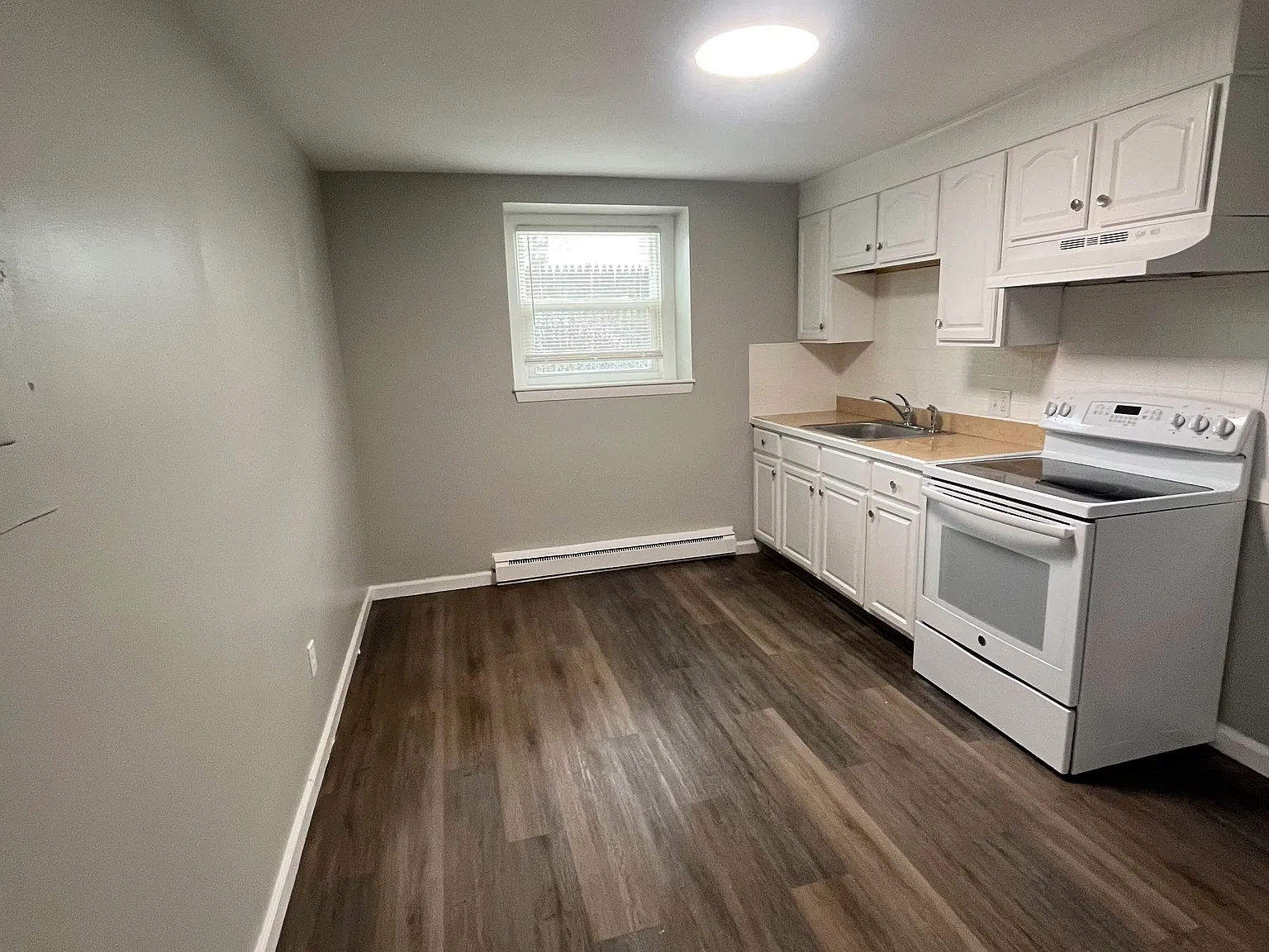 691 Weeden St — Photo 2