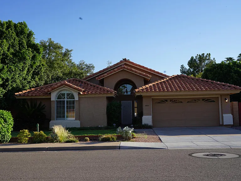 5801 W Linda Ln — Photo 1