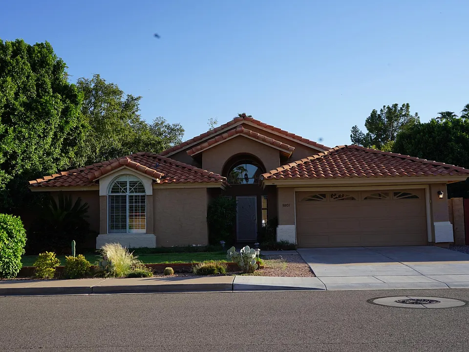 5801 W Linda Ln