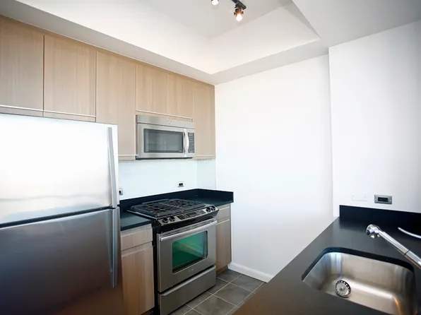 66 Rockwell Place image 3 of 27