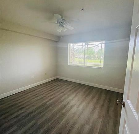 5th image of 151 SW Palm Dr APT 202