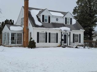 158 Woodstock Rd, Waterloo, IA 50701