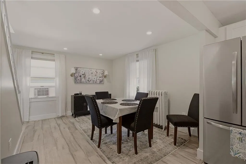 3 bed, 777 sqft, $4,500 — Photo 2