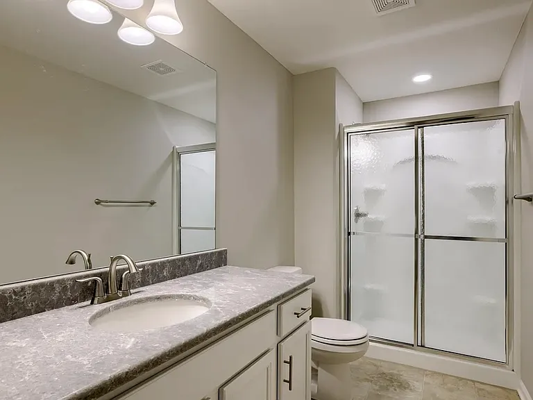 7704 S 199th St — Photo 32
